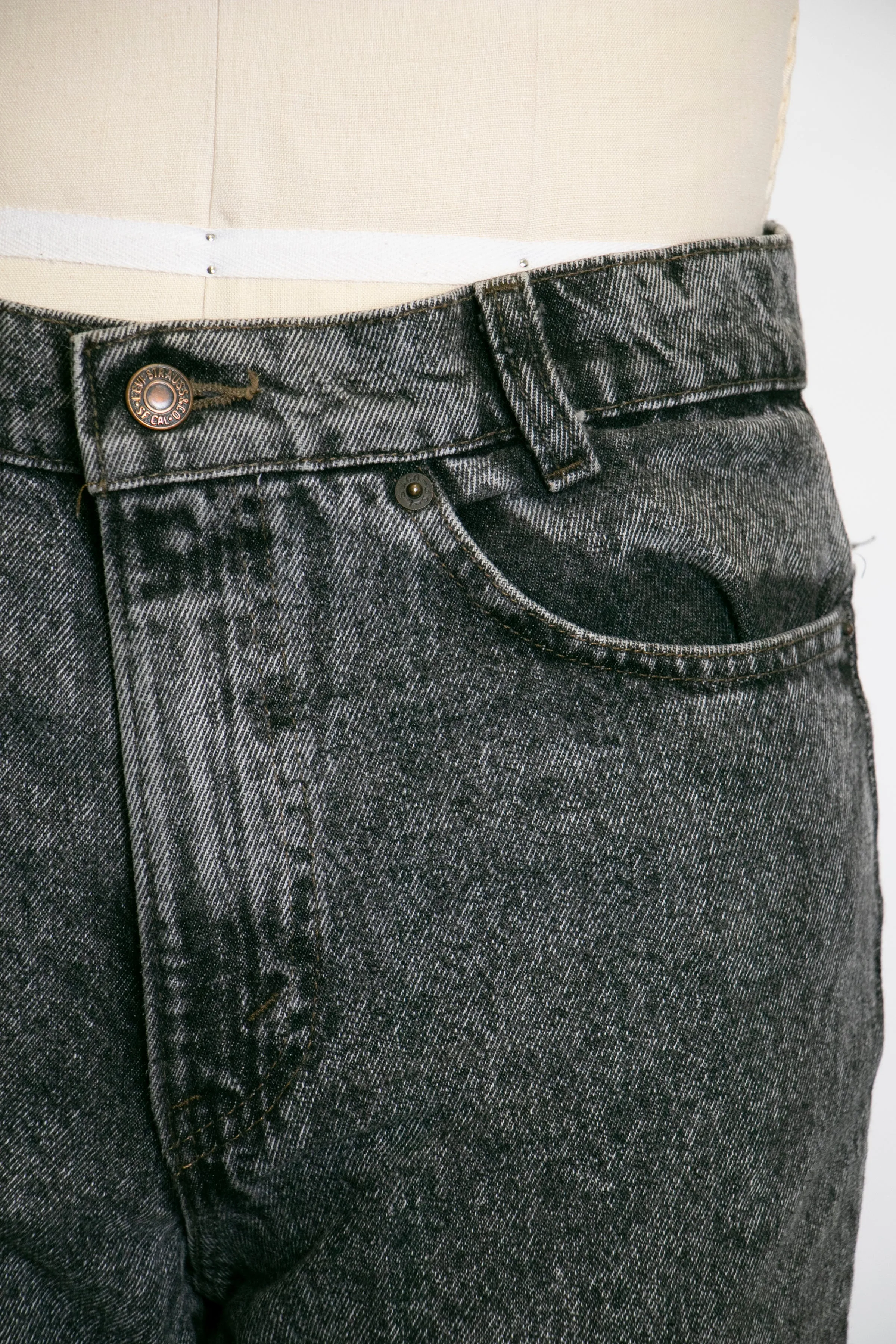 1990s Levi's JEANS Black Denim Cotton High Waist 31" x 32"
