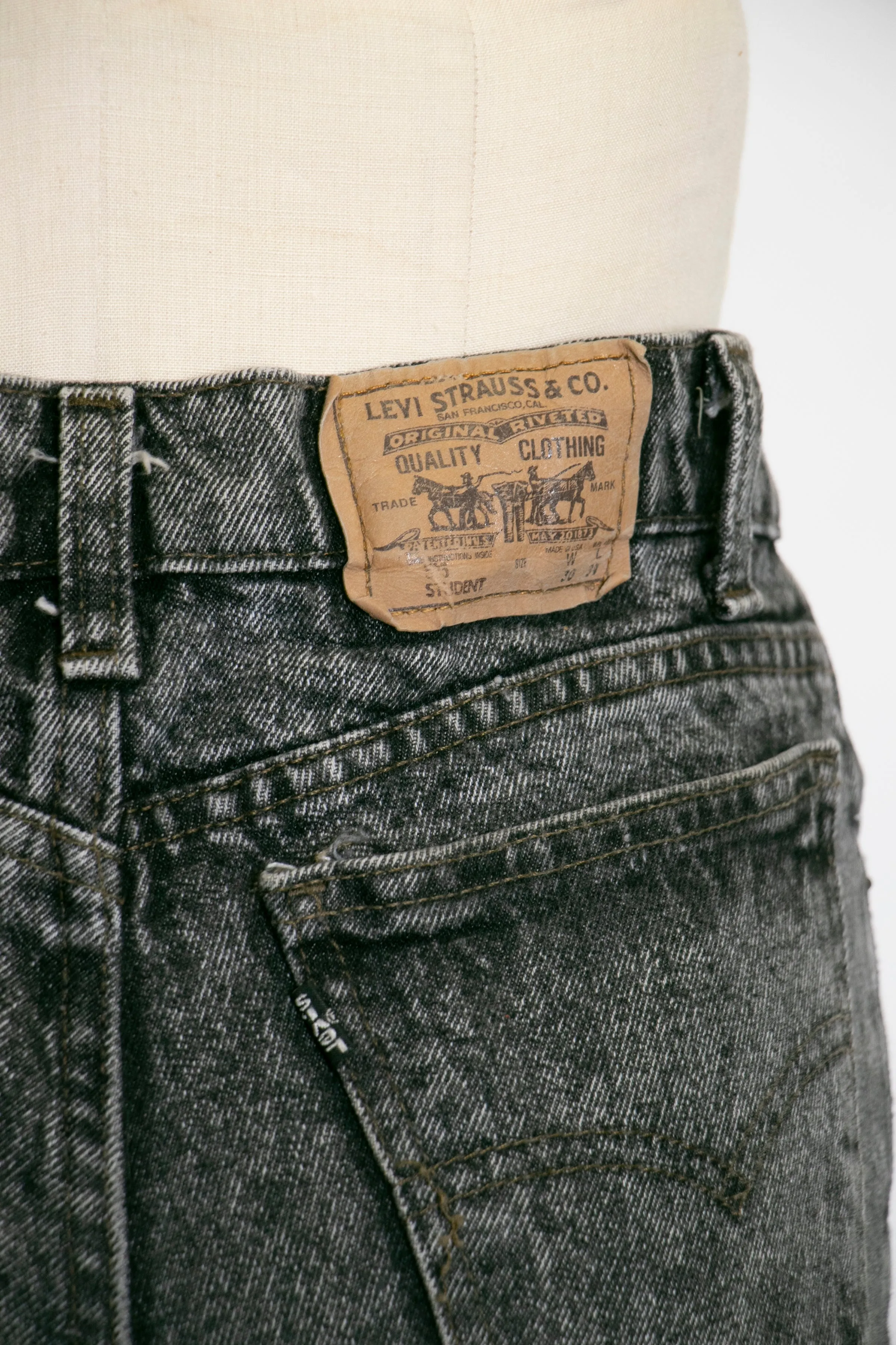 1990s Levi's JEANS Black Denim Cotton High Waist 31" x 32"
