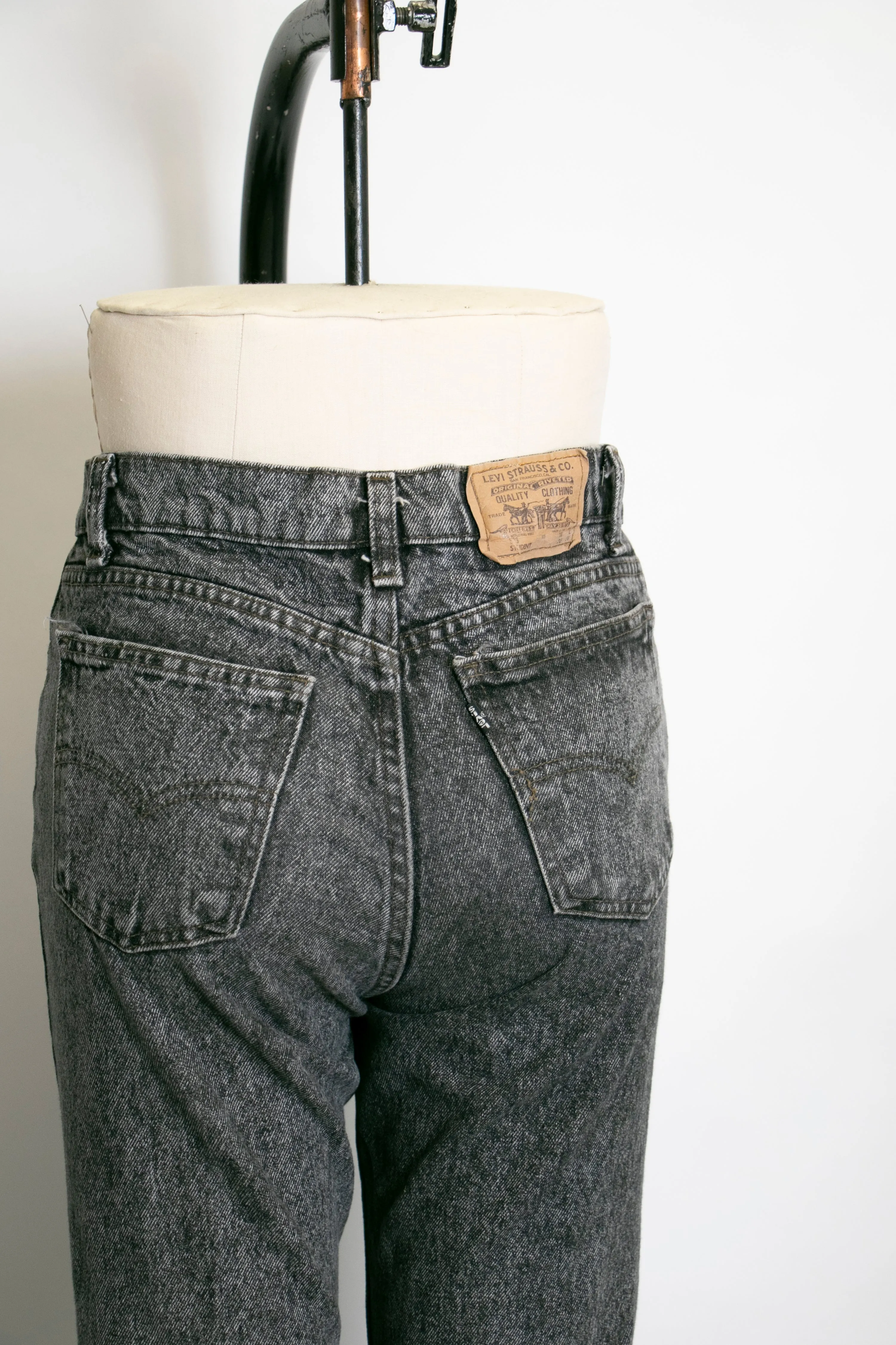 1990s Levi's JEANS Black Denim Cotton High Waist 31" x 32"