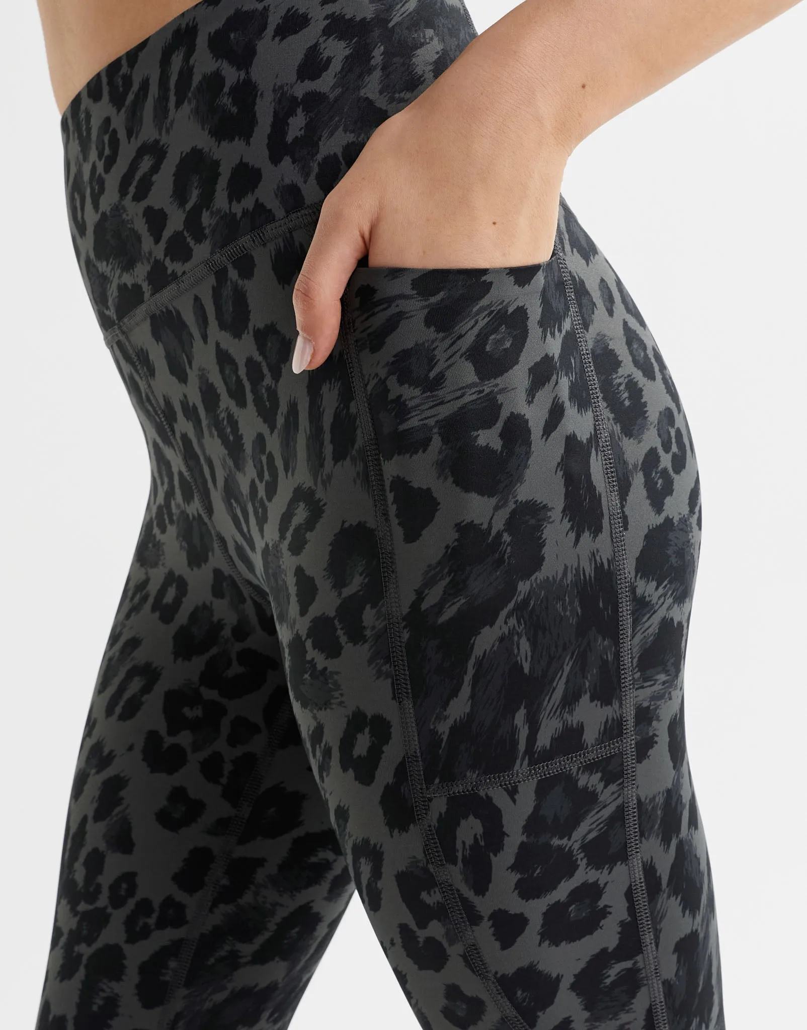 BECCA - Mineral Grey Leopard