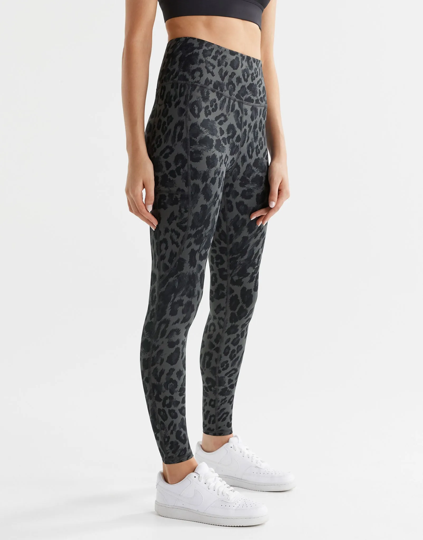 BECCA - Mineral Grey Leopard