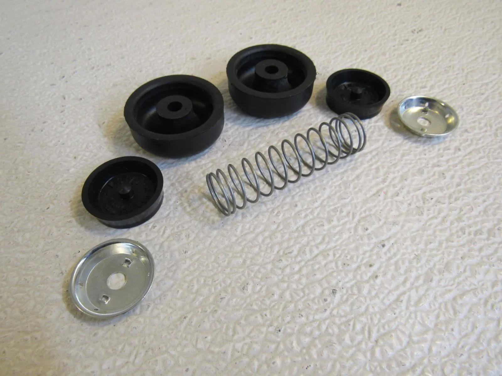 Carquest Wheel Cylinder Kit Drum Brake C528 -- New