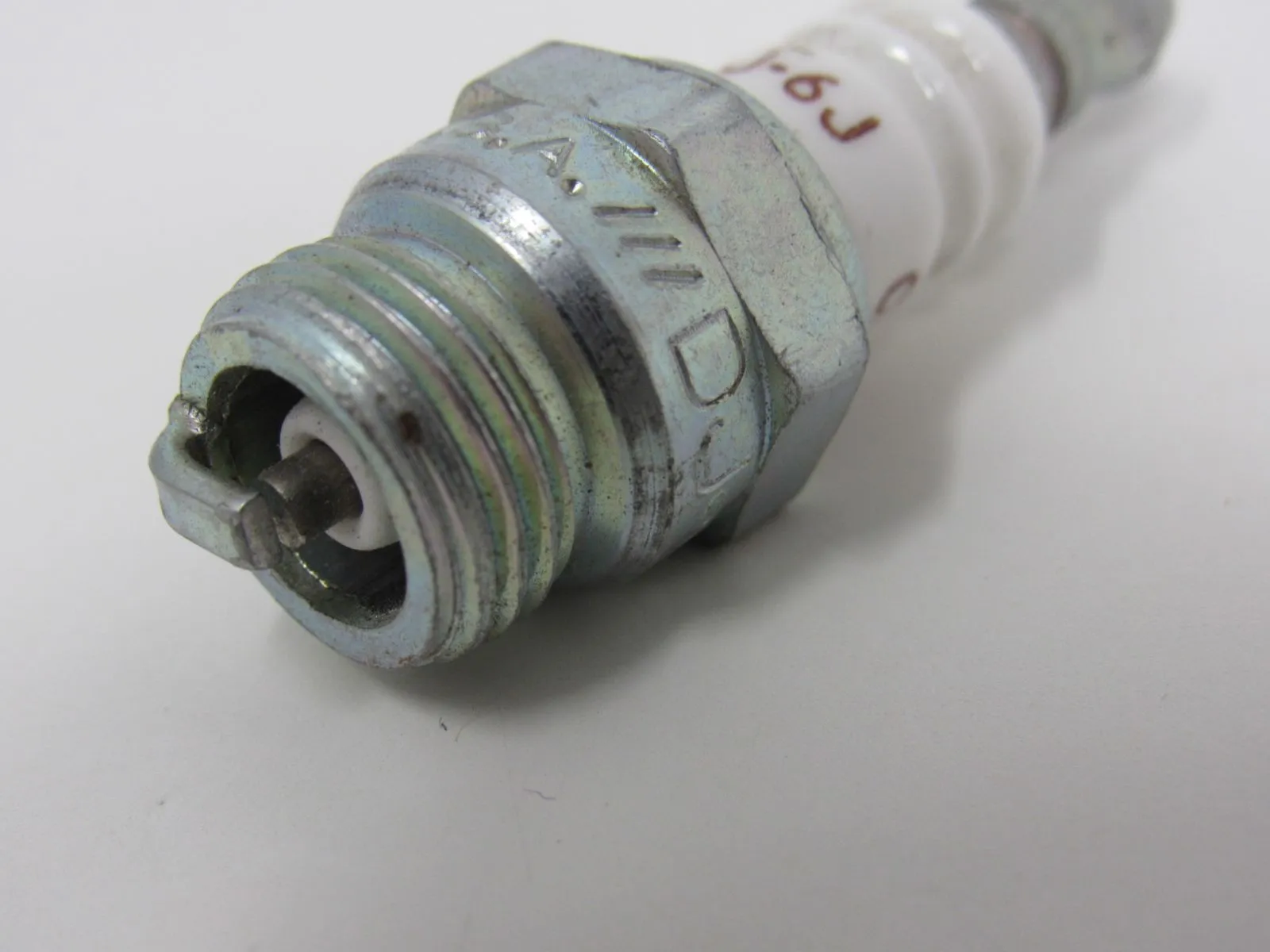 Champion Spark Plug Copper Plus Small Engine DJ-6J -- New